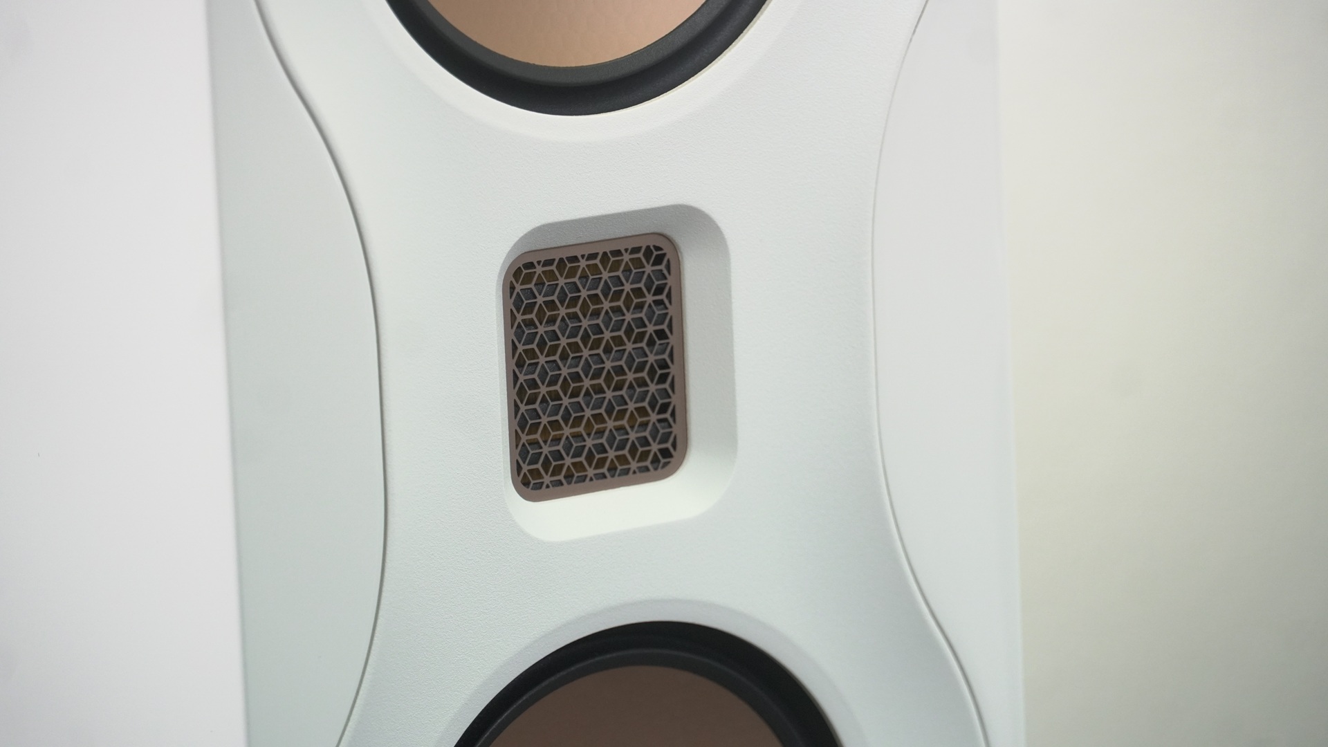 Monitor Audio Studio 89 демонстрируют идеальный тональный баланс Monitor Audio Studio 89 демонстрируют идеальный тональный баланс