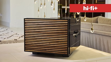 Сабвуфер REL Carbon Special BL позволяет музыке «дышать»