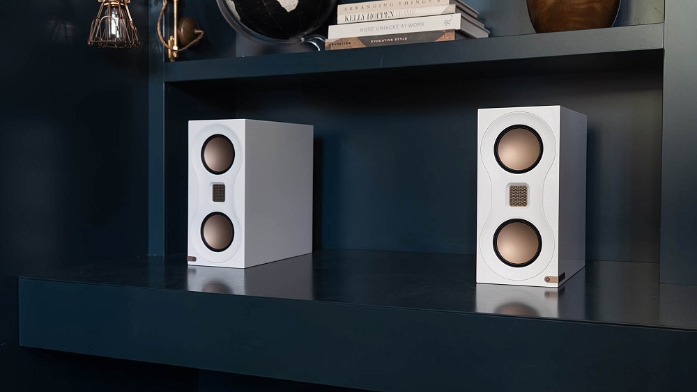 Все в белом: Monitor Audio выпускает полочники Studio 89 White
