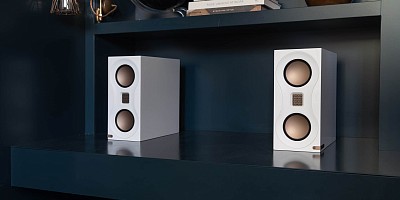 Все в белом: Monitor Audio выпускает полочники Studio 89 White