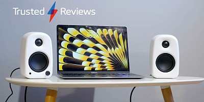 Компактные, симпатичные и мощные: настольные колонки Kanto UKI